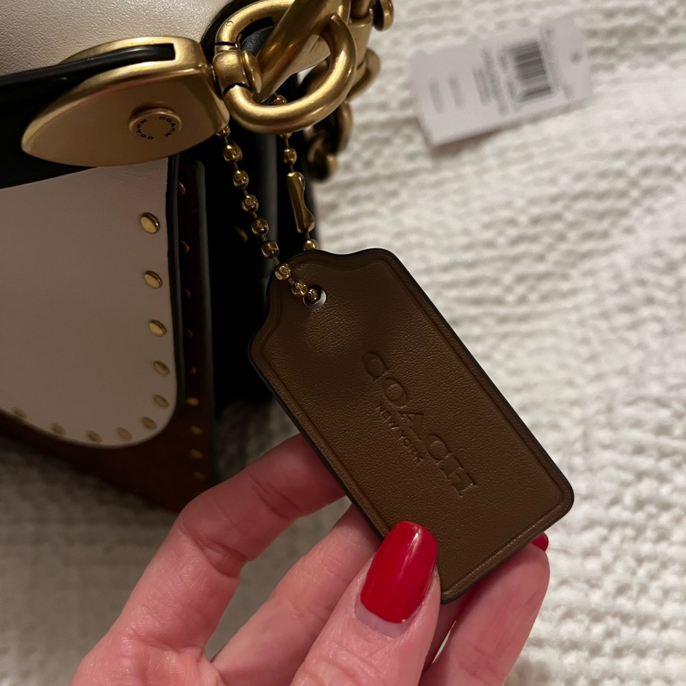 RESERVED FOR DIANA. DO NOT BUY. Coach Beat Bag - Picture 9 of 15
